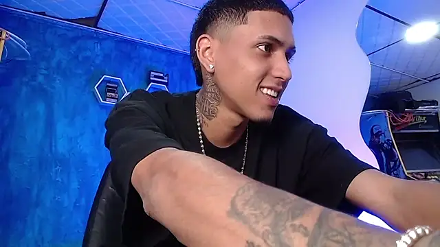 Snapshot of Liam_lee chatting on 01-25-25, 04:03 Liam lee online show from 01-25-25, 04:03