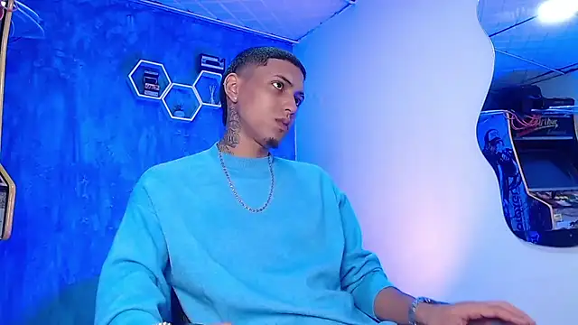 Snapshot of Liam_lee chatting on 01-26-25, 01:04 Liam lee online show from 01-26-25, 01:04