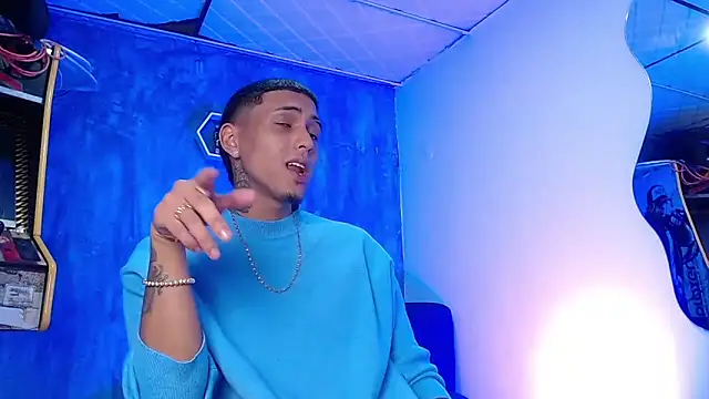 Snapshot of Liam_lee chatting on 01-26-25, 04:09 Liam lee online show from 01-26-25, 04:09