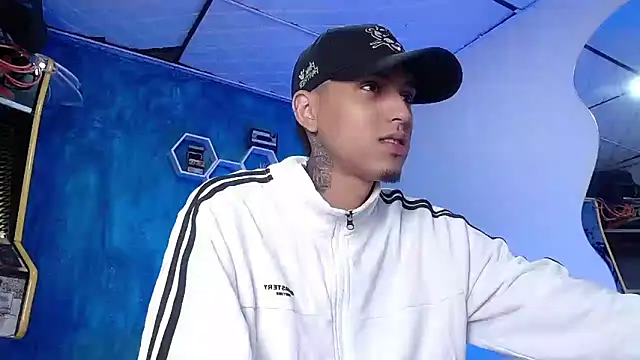 Snapshot of Liam_lee chatting on 01-28-25, 12:54 Liam lee online show from 01-28-25, 12:54