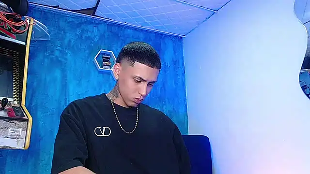 Snapshot of Liam_lee chatting on 01-31-25, 01:23 Liam lee online show from 01-31-25, 01:23