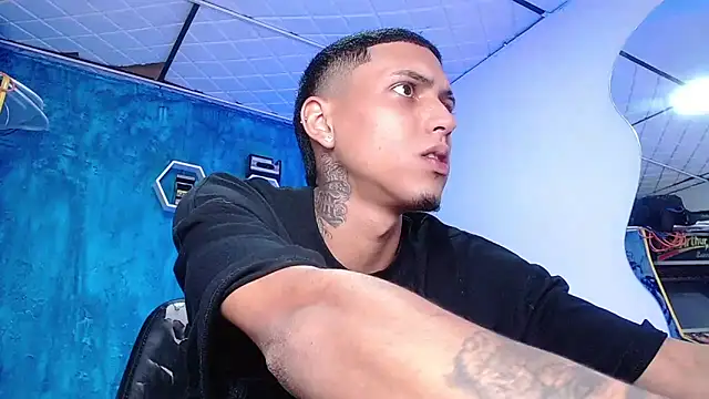 Snapshot of Liam_lee chatting on 01-31-25, 04:27 Liam lee online show from 01-31-25, 04:27