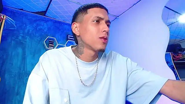 Snapshot of Liam_lee chatting on 02-04-25, 04:08 Liam lee online show from 02-04-25, 04:08