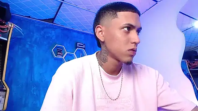 Snapshot of Liam_lee chatting on 02-08-25, 04:47 Liam lee online show from 02-08-25, 04:47