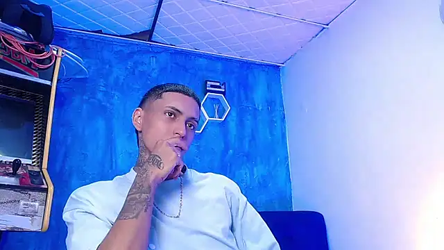 Snapshot of Liam_lee chatting on 02-10-25, 03:32 Liam lee online show from 02-10-25, 03:32