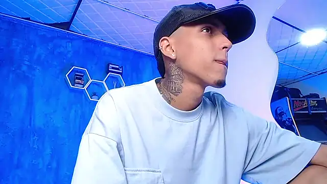 Snapshot of Liam_lee chatting on 02-18-25, 04:16 Liam lee online show from 02-18-25, 04:16