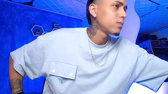 Snapshot of Liam_lee chatting on 02-21-25, 01:22 Liam lee online show from 02-21-25, 01:22