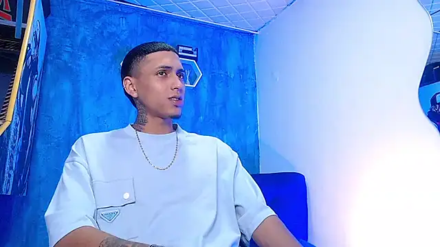 Snapshot of Liam_lee chatting on 02-25-25, 01:17 Liam lee online show from 02-25-25, 01:17