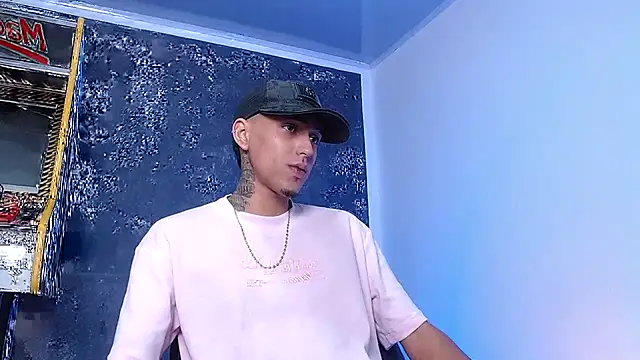 Snapshot of Liam_lee chatting on 02-28-25, 12:52 Liam lee online show from 02-28-25, 12:52