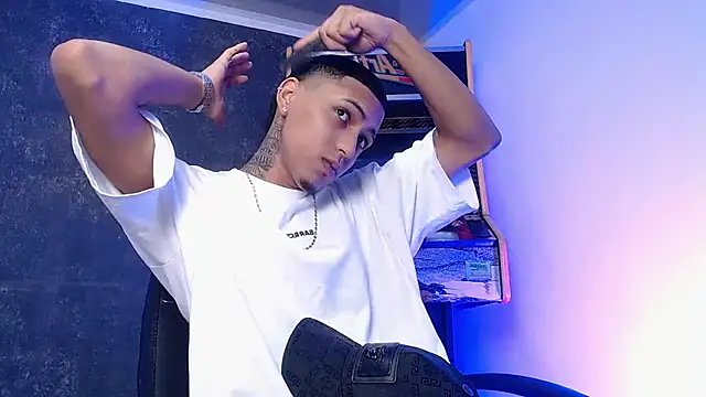 Snapshot of Liam_lee chatting on 03-01-25, 01:18 Liam lee online show from 03-01-25, 01:18