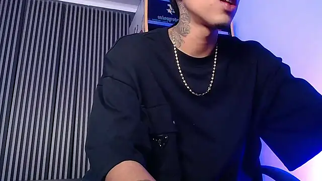 Snapshot of Liam_lee chatting on 03-02-25, 01:27 Liam lee online show from 03-02-25, 01:27