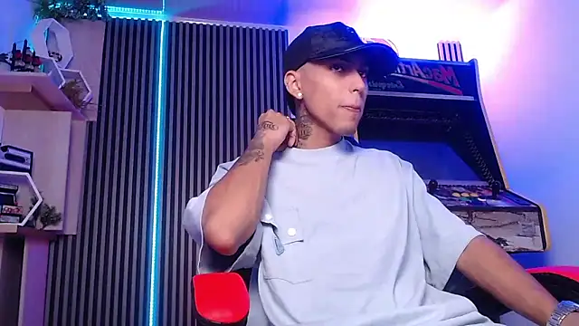 Snapshot of Liam_lee chatting on 03-06-25, 01:24 Liam lee online show from 03-06-25, 01:24