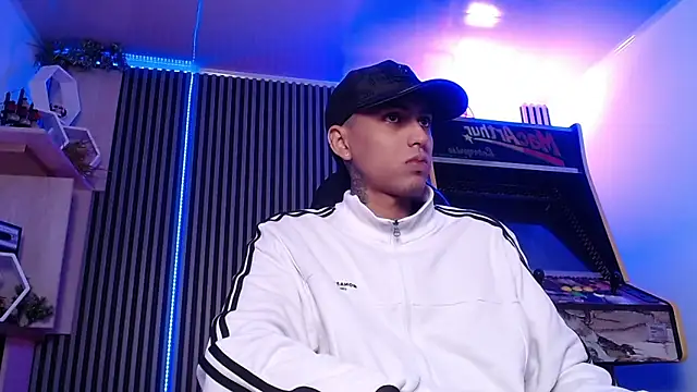 Snapshot of Liam_lee chatting on 03-11-25, 12:28 Liam lee online show from 03-11-25, 12:28