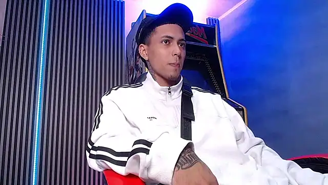 Snapshot of Liam_lee chatting on 03-18-25, 01:09 Liam lee online show from 03-18-25, 01:09