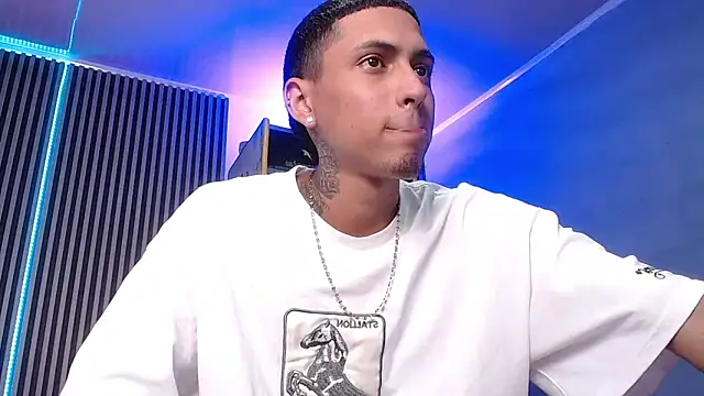 Snapshot of Liam_lee chatting on 03-18-25, 04:15 Liam lee online show from 03-18-25, 04:15