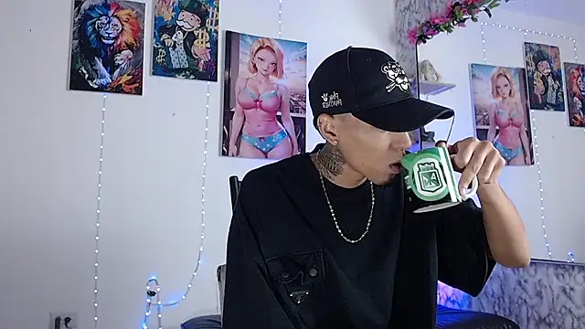 Snapshot of Liam_lee chatting on 09-11-25, 01:33 Liam lee online show from 09-11-25, 01:33