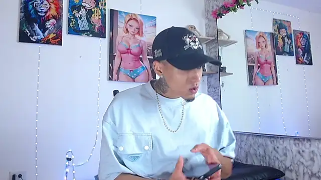 Snapshot of Liam_lee chatting on 09-13-25, 03:23 Liam lee online show from 09-13-25, 03:23