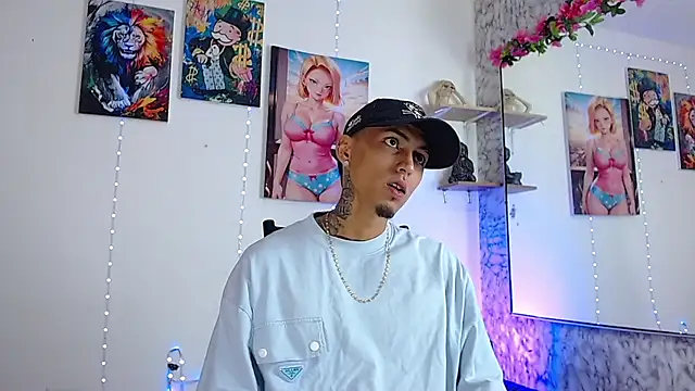 Snapshot of Liam_lee chatting on 09-14-25, 02:05 Liam lee online show from 09-14-25, 02:05