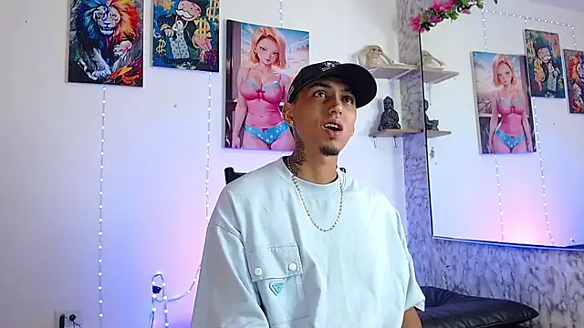 Snapshot of Liam_lee chatting on 10-04-25, 02:37 Liam lee online show from 10-04-25, 02:37