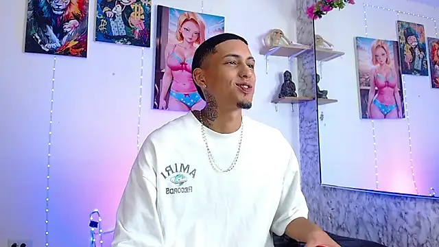 Snapshot of Liam_lee chatting on 10-10-25, 01:10 Liam lee online show from 10-10-25, 01:10