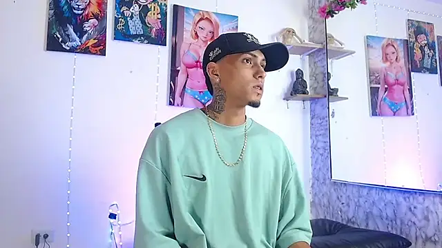 Snapshot of Liam_lee chatting on 10-11-25, 02:04 Liam lee online show from 10-11-25, 02:04