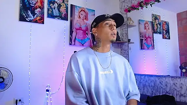 Snapshot of Liam_lee chatting on 10-22-25, 02:06 Liam lee online show from 10-22-25, 02:06