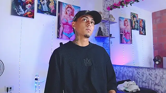 Snapshot of Liam_lee chatting on 10-25-25, 12:56 Liam lee online show from 10-25-25, 12:56