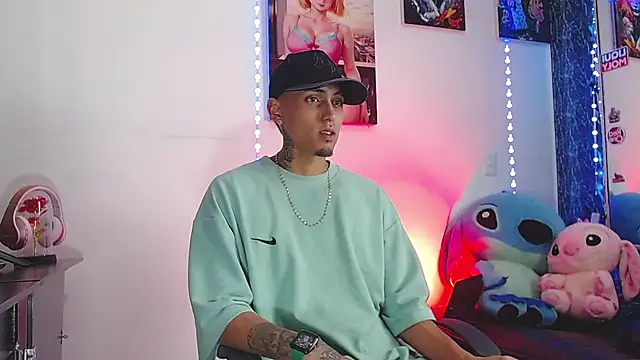 Snapshot of Liam_lee chatting on 10-27-25, 09:19 Liam lee online show from 10-27-25, 09:19