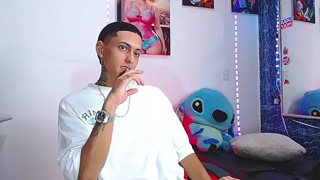 Snapshot of Liam_lee chatting on 11-01-25, 01:02 Liam lee online show from 11-01-25, 01:02