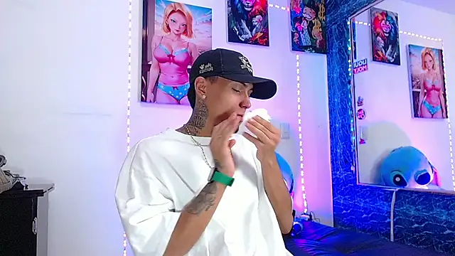 Snapshot of Liam_lee chatting on 11-09-25, 06:06 Liam lee online show from 11-09-25, 06:06