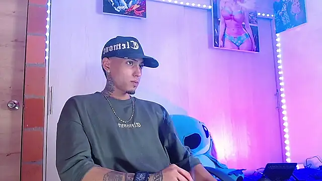 Snapshot of Liam_lee chatting on 11-18-25, 03:05 Liam lee online show from 11-18-25, 03:05