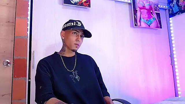 Snapshot of Liam_lee chatting on 11-20-25, 02:17 Liam lee online show from 11-20-25, 02:17