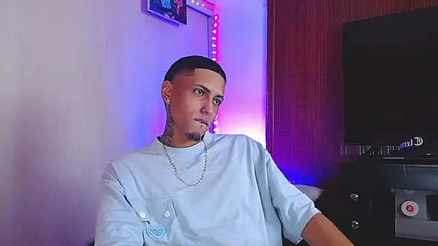 Snapshot of Liam_lee chatting on 11-28-25, 03:14 Liam lee online show from 11-28-25, 03:14