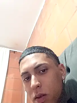 Snapshot of Liam_lee chatting on 12-02-25, 03:45 Liam lee online show from 12-02-25, 03:45