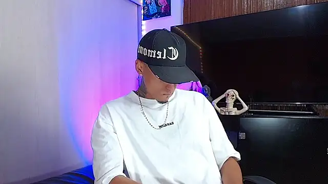 Snapshot of Liam_lee chatting on 12-03-25, 11:25 Liam lee online show from 12-03-25, 11:25