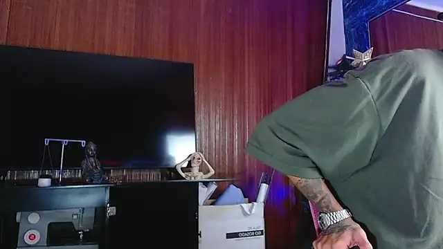 Snapshot of Liam_lee chatting on 12-16-25, 10:37 Liam lee online show from 12-16-25, 10:37