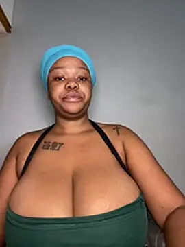 Snapshot of Mandy-101 chatting on 02-15-26, 10:25 Mandy-101 online show from 02-15-26, 10:25