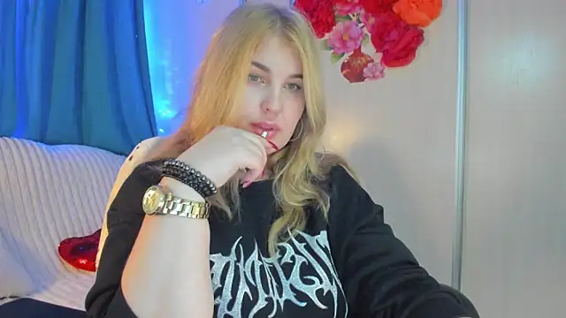 CoraSwon online show from 02-12-25, 07:35