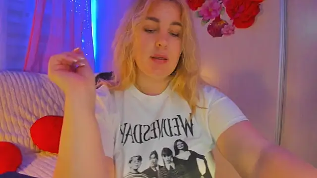 CoraSwon online show from 03-11-25, 04:18