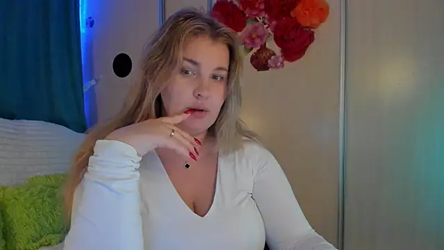 CoraSwon online show from 09-08-25, 06:18