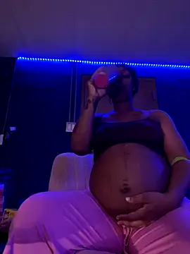 KLoveeee online show from 12-20-25, 02:18