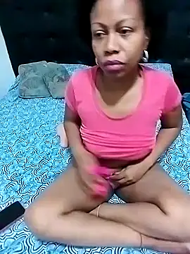 Snapshot of littlebrunett chatting on 12-22-24, 02:06 littlebrunett online show from 12-22-24, 02:06