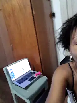 Snapshot of littlebrunett chatting on 03-06-25, 09:14 littlebrunett online show from 03-06-25, 09:14