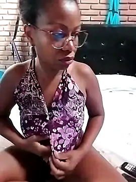 Snapshot of littlebrunett chatting on 01-06-26, 11:14 littlebrunett online show from 01-06-26, 11:14