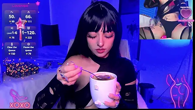 Snapshot of HollyDominic chatting on 12-07-24, 04:58 HollyDominic online show from 12-07-24, 04:58