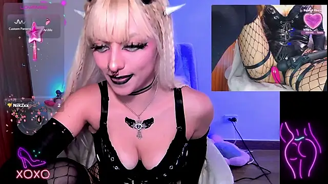 Snapshot of HollyDominic chatting on 01-12-25, 04:18 HollyDominic online show from 01-12-25, 04:18