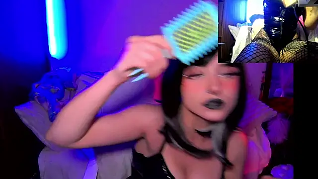 Snapshot of HollyDominic chatting on 10-27-25, 11:20 HollyDominic online show from 10-27-25, 11:20