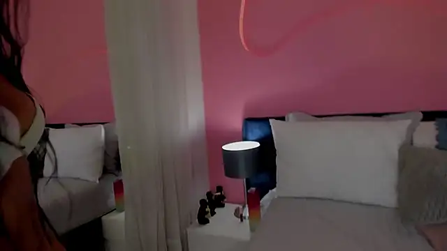 Alaia Manson online show from 02-13-25, 05:54