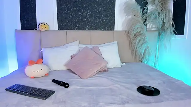 Snapshot of Alaia_Manson chatting on 01-08-26, 07:38 Alaia Manson online show from 01-08-26, 07:38