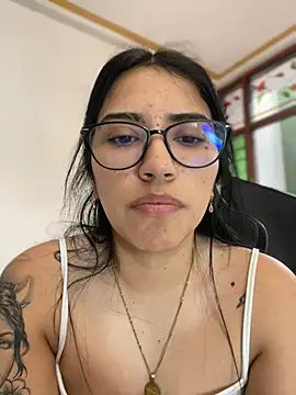 Snapshot of SaritaHot_69 chatting on 12-11-24, 06:42 SaritaHot 69 online show from 12-11-24, 06:42